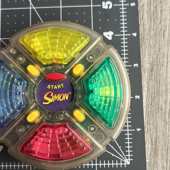 Rubik's Cube & Electronic Simon Game Challenge Puzzle - Picture 4 of 7